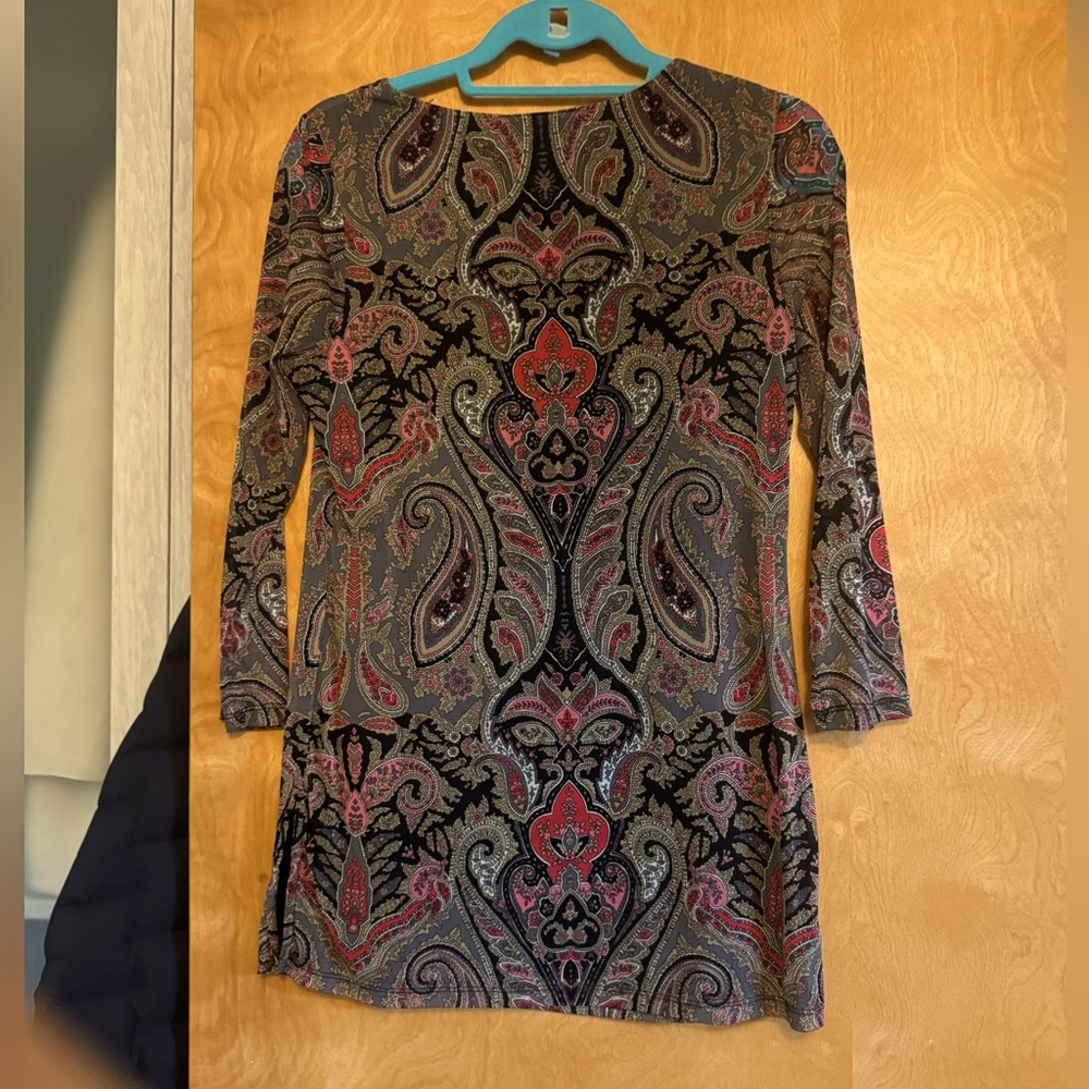 Tunic-style blouse, flattering fit. Great for work or play